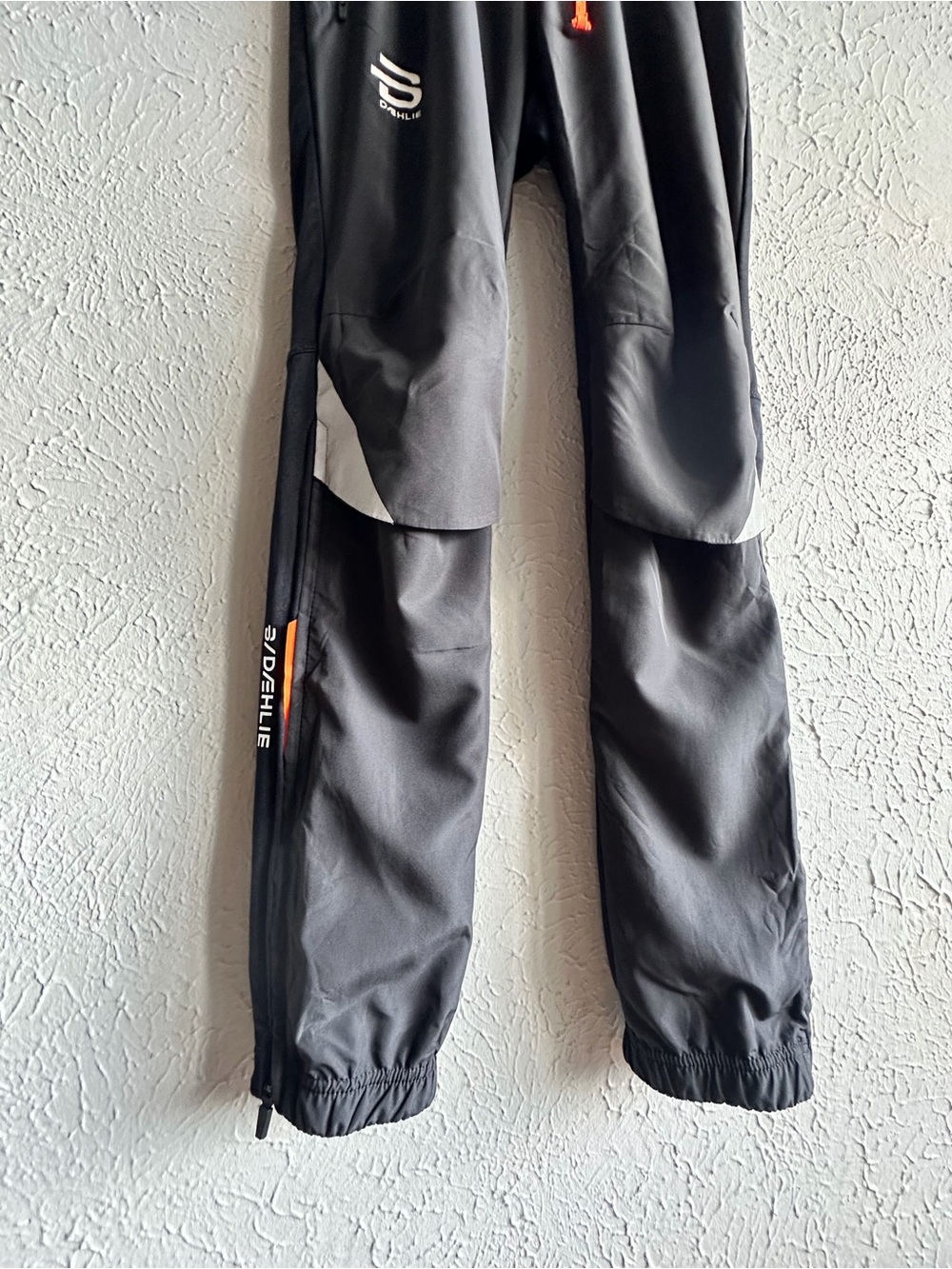 Dæhlie Winner 3.0 Women's Ski Pants Black Orange
Drawstring Size M. - Picture 13 of 16